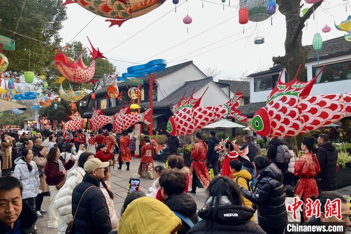 （新春走基層）走進杭州的“民俗年”：當(dāng)南宋美學(xué)遇見非遺年味