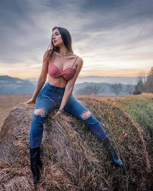 蜜瓜美臀+“胸”猛歐派！意大利辣妹Eleonora性感私照