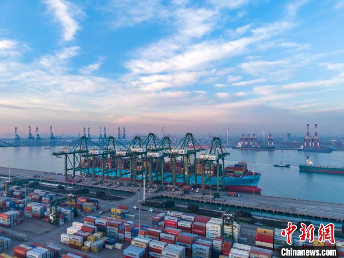 天津港1月集裝箱吞吐量達(dá)198.3萬標(biāo)準(zhǔn)箱 創(chuàng)歷史新高