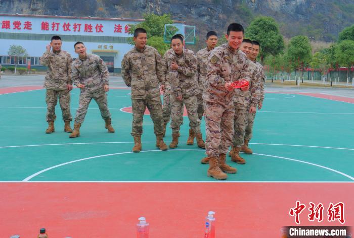 （新春走基層）廣西崇左武警軍營多彩活動(dòng)慶新春 年味別樣濃
