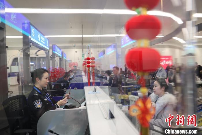 武漢成春節(jié)熱門(mén)旅行地 天河機(jī)場(chǎng)出入境客流攀升
