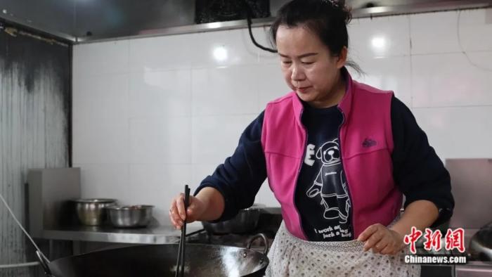 尋味新疆錫伯族春節(jié)必備小吃：“馃子額芬”