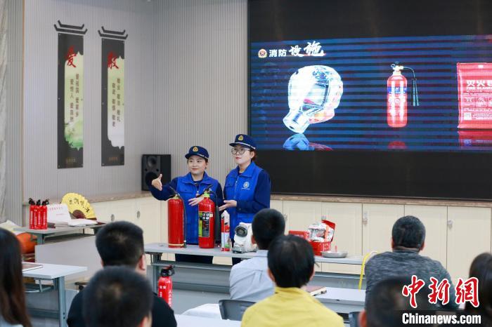（新春走基層）播撒消防安全種子的“青倩組合”