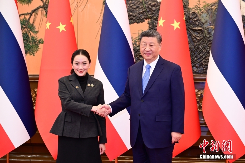 習(xí)近平會見泰國總理佩通坦
