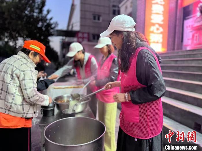 臺(tái)灣“公益媽媽”扎根大陸：唯愿世界無“孤”