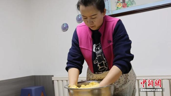 尋味新疆錫伯族春節(jié)必備小吃：“馃子額芬”