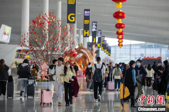 春節(jié)假期廣州白云機(jī)場(chǎng)累計(jì)接送旅客逾195萬(wàn)人次