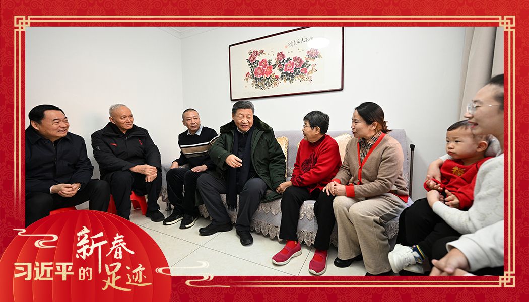 2025年1月23日，農(nóng)歷新年前夕，習近平總書記在遼寧沈陽大東區(qū)長安街道長安小區(qū)考察時，走進居民郎素蘭家中看望。
