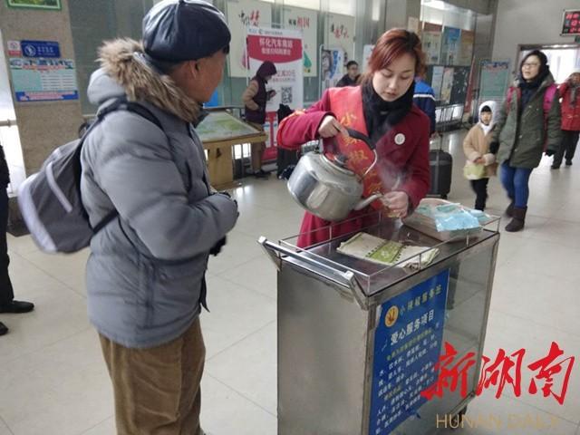 冰雪滯留旅客，那些發(fā)生在懷化汽車站里的暖心故事