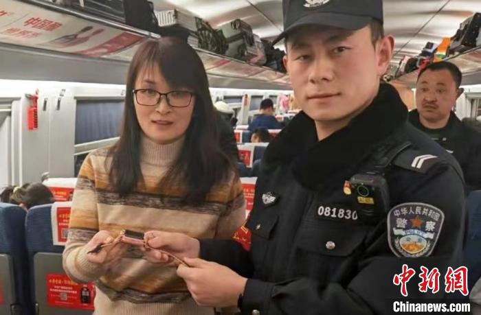列車上的“三大隊(duì)”：春運(yùn)一線守護(hù)旅客平安出行