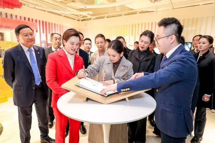 泰國總理佩通坦·欽那瓦一行參訪華彬集團(tuán)
