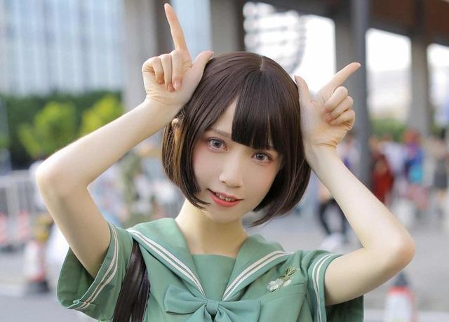 小說：親戚比闊，諷刺上門女婿，他拿出車鑰匙后眾人都蔫了