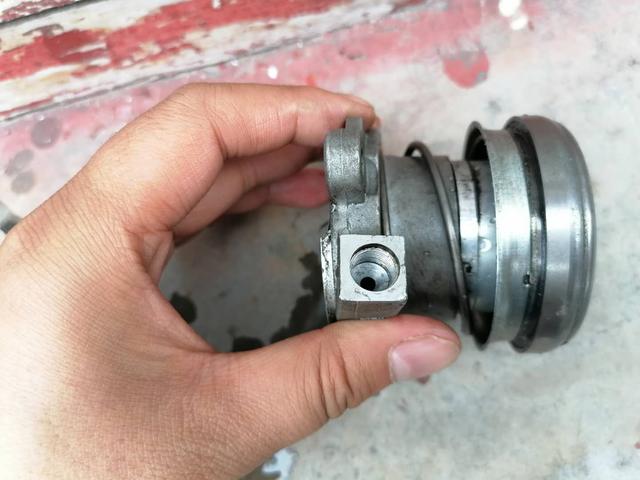科魯茲分離軸承漏油泄壓，離合器分離不清，檔位無法掛入