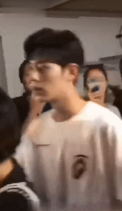 肖戰(zhàn)被激光筆照射視頻曝光