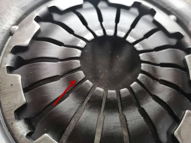 科魯茲分離軸承漏油泄壓，離合器分離不清，檔位無法掛入