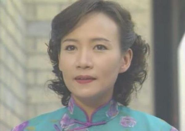重溫《僵尸道長》發(fā)現(xiàn)劇中美女真多啊！楊恭如飛蛾撲火太感人了