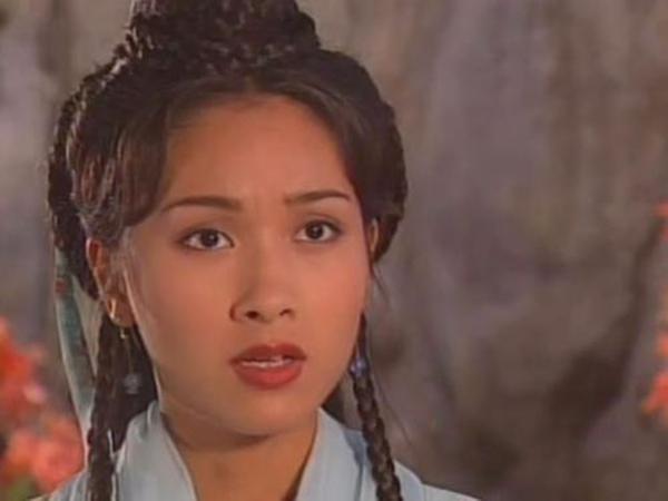 重溫《僵尸道長》發(fā)現(xiàn)劇中美女真多?。罟顼w蛾撲火太感人了