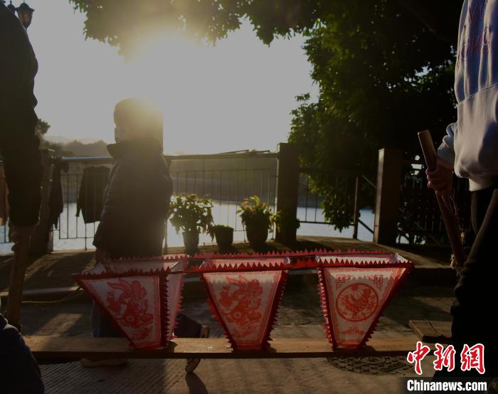 （新春走基層）蛇年探秘福建樟湖鎮(zhèn)元宵“游蛇燈”