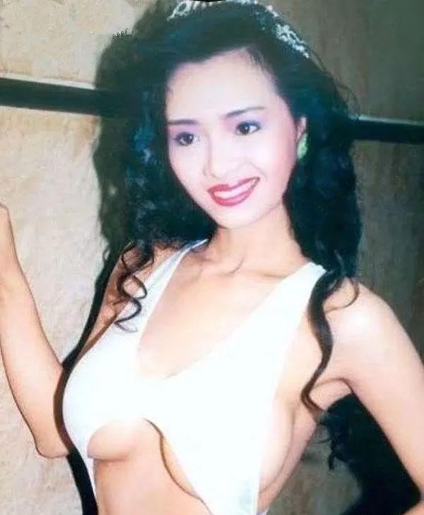 揭秘：女星的胸，捂著，到底想不想給你看？