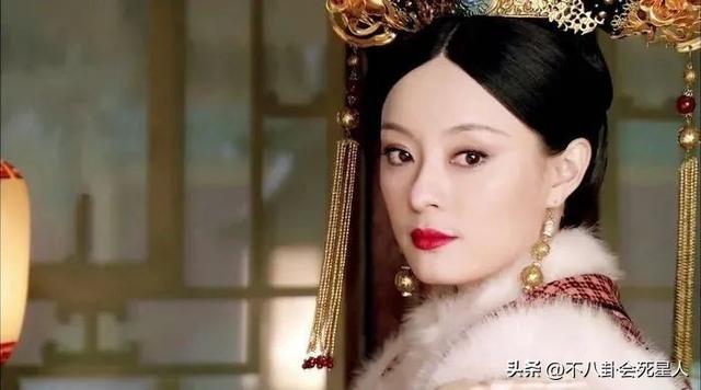 膝蓋內(nèi)扣、外八字，這9位“半身美女”，走路姿勢(shì)簡(jiǎn)直毀形象