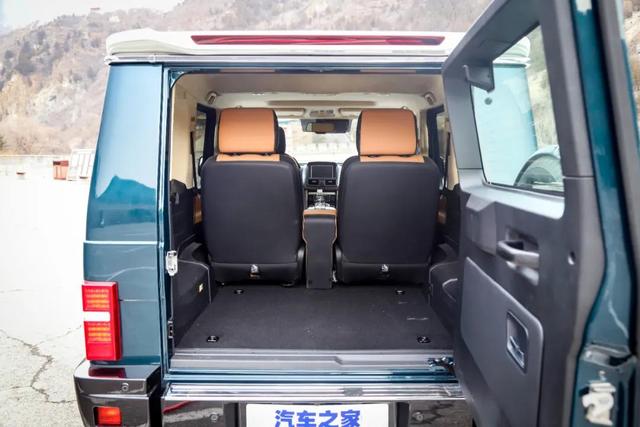 3.0T+四驅(qū)，北京BJ80越野不輸普拉多，自帶旗桿太尊貴