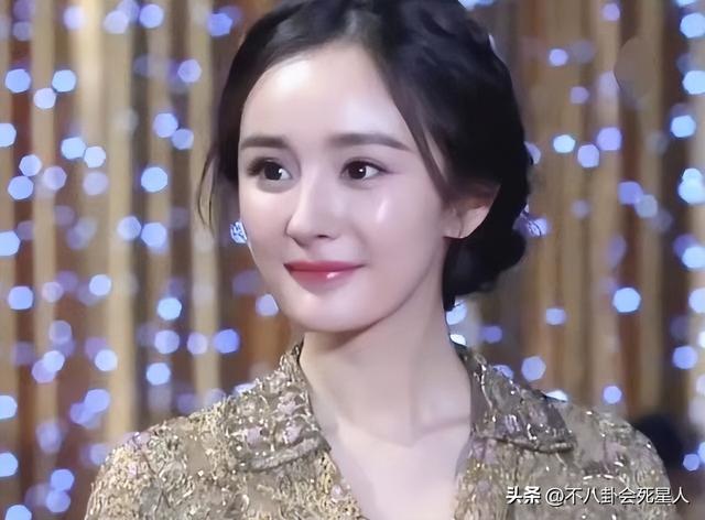 膝蓋內(nèi)扣、外八字，這9位“半身美女”，走路姿勢(shì)簡(jiǎn)直毀形象