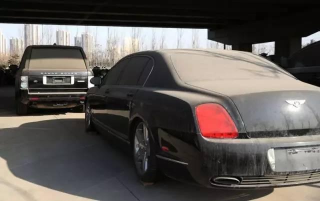 天這么熱，車子也怕曬，花小錢買個車衣保護車漆，省掉大頭