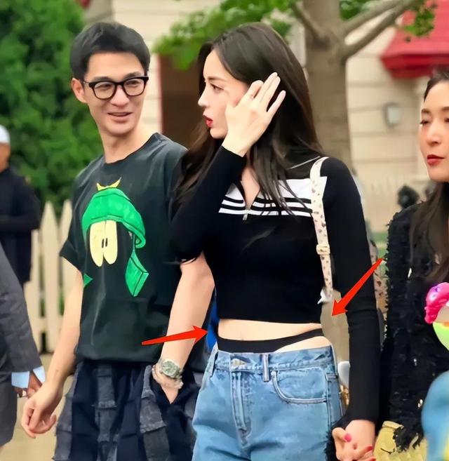 低胸、露內(nèi)褲，這些女明星，為了博眼球把“誘惑”玩明白了