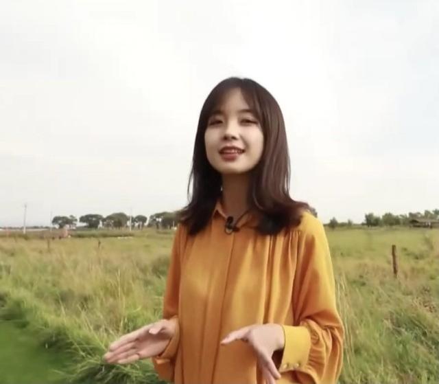 央視美女小記者低調(diào)走紅，笑容甜美，顏值扛得住高清鏡頭考驗(yàn)