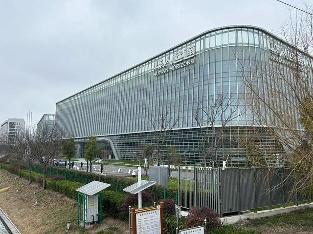 有員工已無法刷卡入園 ，供應(yīng)商現(xiàn)場催款！高合汽車現(xiàn)“薅猾”本色？消息人士：“沙特投資像是講故事”