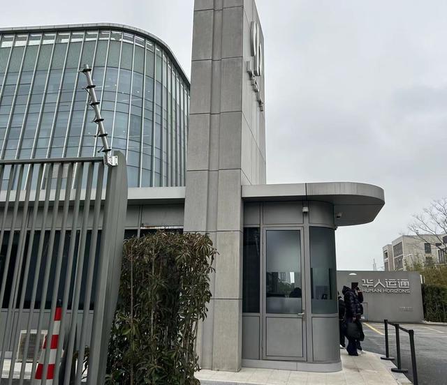 有員工已無法刷卡入園 ，供應(yīng)商現(xiàn)場催款！高合汽車現(xiàn)“薅猾”本色？消息人士：“沙特投資像是講故事”