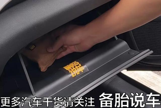 為什么車子開久了，車內(nèi)總是會(huì)出現(xiàn)異味？