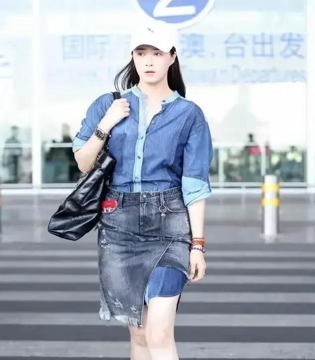 肉感女神蔣欣太豐滿了！大胸肥臀，勻稱、前凸后翹身材太迷人 -