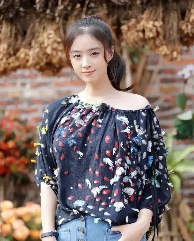 肉感女神蔣欣太豐滿了！大胸肥臀，勻稱、前凸后翹身材太迷人 -