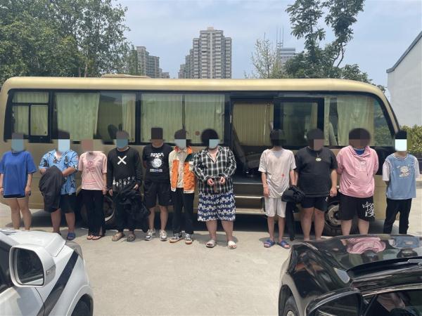 “摳腳大漢”偽裝美女在線陪玩 青浦警方搗毀一網(wǎng)絡(luò)交友詐騙團(tuán)伙