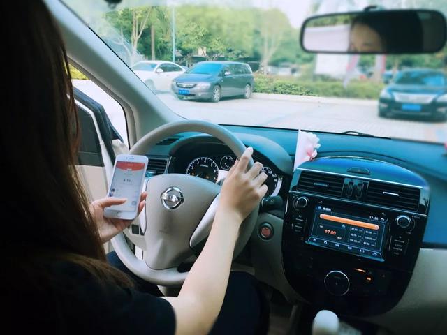 太接地氣！美女警花現(xiàn)身教你安全行車，女駕駛員速來圍觀……