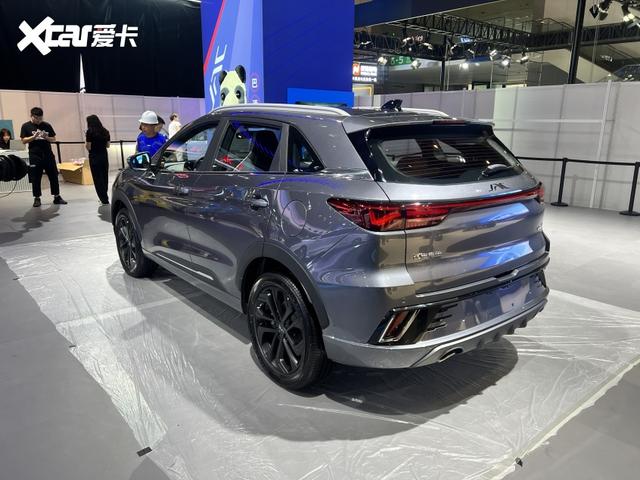 搭載基于1.5L發(fā)動(dòng)機(jī)的插混系統(tǒng) 江淮QX PHEV亮相成都展館