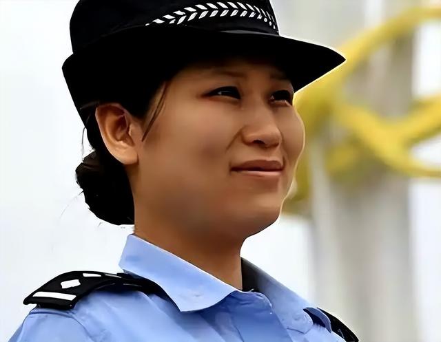2008年汶川廢墟中，女警揭衣哺育9嬰，歸來連升四級(jí)，如今怎樣了