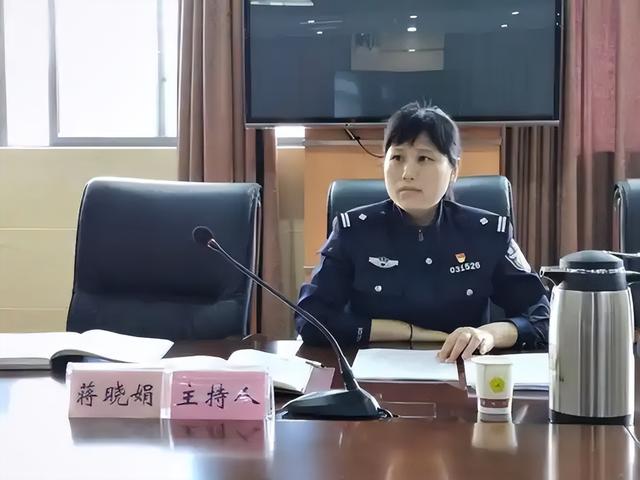 2008年汶川廢墟中，女警揭衣哺育9嬰，歸來連升四級(jí)，如今怎樣了