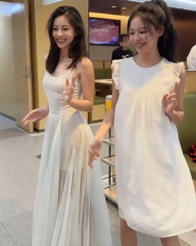絕了！湖南兩位高顏值美女飯店喝多非要給鄰桌表演節(jié)目，網(wǎng)友想娶