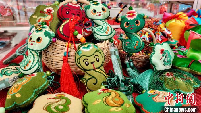 甘肅80余種農(nóng)產(chǎn)品實現(xiàn)“首次出口” 文創(chuàng)產(chǎn)品“破圈遠航”