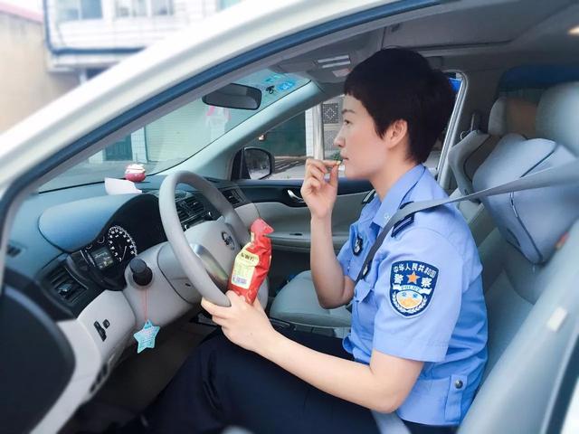 太接地氣！美女警花現(xiàn)身教你安全行車，女駕駛員速來圍觀……