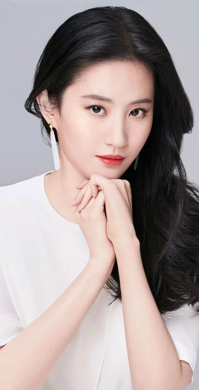 林青霞下巴美人溝，陳紅圓中帶方，都是頂級美女的標志