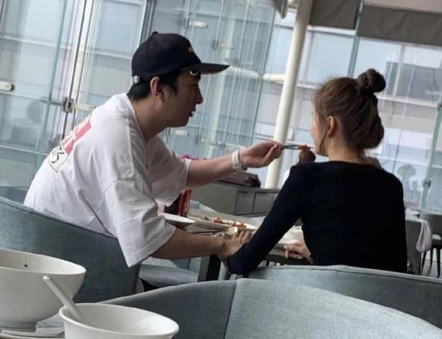 王思聰一晚換2個(gè)女友？帶多位美女深夜酒吧包場(chǎng)，當(dāng)眾索吻霸氣十足