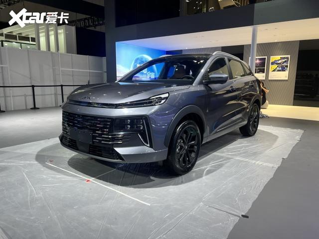搭載基于1.5L發(fā)動(dòng)機(jī)的插混系統(tǒng) 江淮QX PHEV亮相成都展館