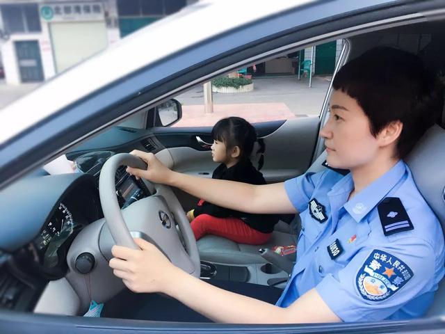 太接地氣！美女警花現(xiàn)身教你安全行車，女駕駛員速來圍觀……