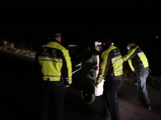交警救助暖人心，溫情守護(hù)平安路！
