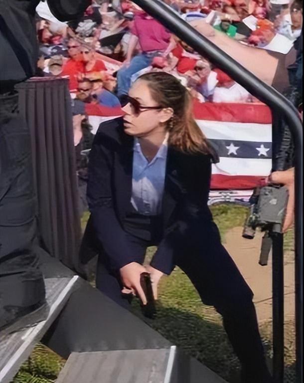 同樣是貼身保護(hù)，特朗普美女保鏢驚艷世界，安倍女保鏢：我差哪？