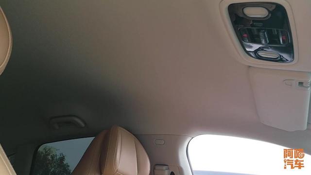 為何傳統(tǒng)車企還干不過新勢力，看看零跑C01的天窗，你就知道了