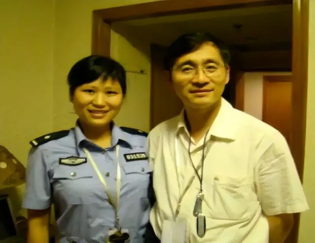 2008年汶川廢墟中，女警揭衣哺育9嬰，歸來連升四級(jí)，如今怎樣了